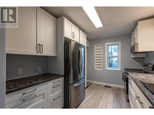 1237 Columbia Avenue, Trail, BC - Indoor Photo Showing Kitchen