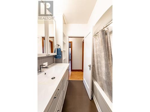 1237 Columbia Avenue, Trail, BC - Indoor Photo Showing Bathroom