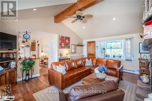 1336 Tiny Beaches Road N, Tiny, ON - Indoor Photo Showing Living Room