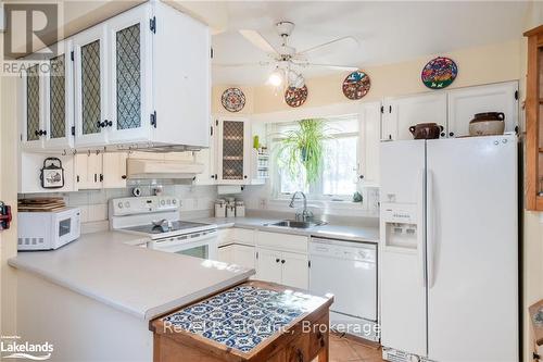 1336 Tiny Beaches Road N, Tiny, ON - Indoor Photo Showing Kitchen