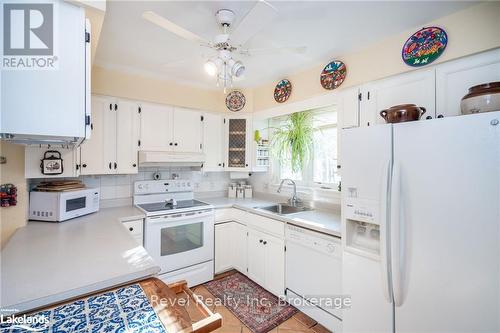 1336 Tiny Beaches Road N, Tiny, ON - Indoor Photo Showing Kitchen