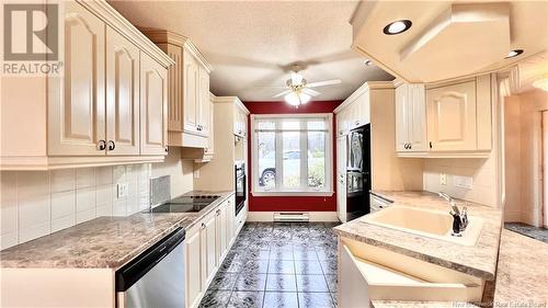 98 Rue Kent Lodge, Beresford, NB - Indoor Photo Showing Kitchen