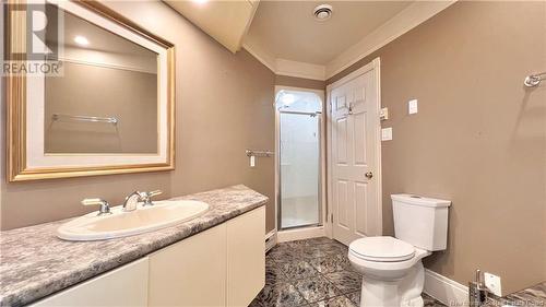 98 Rue Kent Lodge, Beresford, NB - Indoor Photo Showing Bathroom