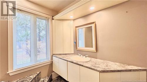 98 Rue Kent Lodge, Beresford, NB - Indoor Photo Showing Bathroom