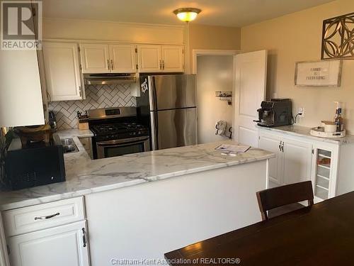 47 Windsor Drive, Chatham, ON - Indoor Photo Showing Kitchen