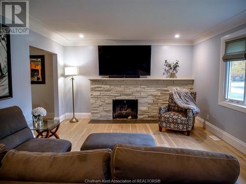 187 Mercer Street, Chatham, ON - Indoor Photo Showing Living Room With Fireplace