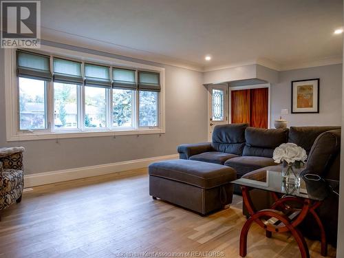 187 Mercer Street, Chatham, ON - Indoor Photo Showing Living Room