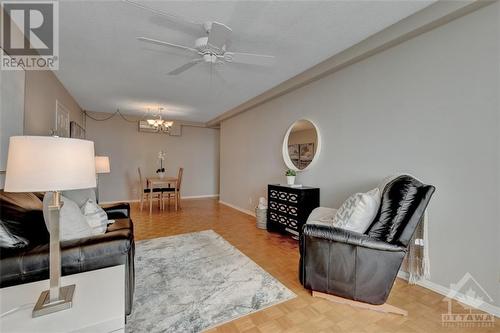 515 St Laurent Boulevard Unit#1809, Ottawa, ON - Indoor Photo Showing Living Room