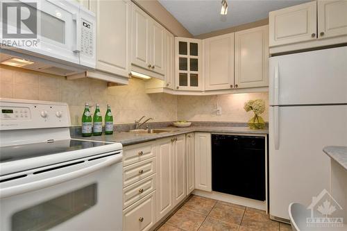 515 St Laurent Boulevard Unit#1809, Ottawa, ON - Indoor Photo Showing Kitchen