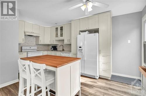 79 Hobart Crescent, Ottawa, ON - Indoor Photo Showing Kitchen