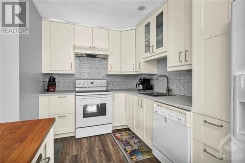 79 Hobart Crescent, Ottawa, ON - Indoor Photo Showing Kitchen With Double Sink