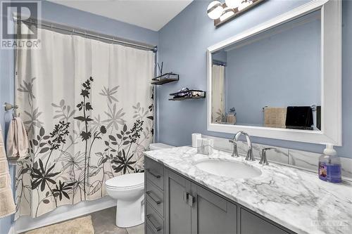 79 Hobart Crescent, Ottawa, ON - Indoor Photo Showing Bathroom