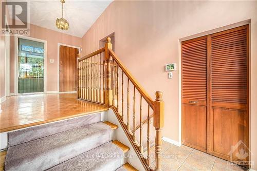 Front foyer - 5 Deerlane Avenue, Ottawa, ON - Indoor Photo Showing Other Room