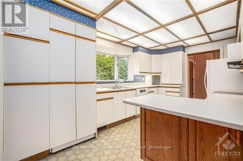 Kitchen - 5 Deerlane Avenue, Ottawa, ON - Indoor Photo Showing Kitchen With Double Sink