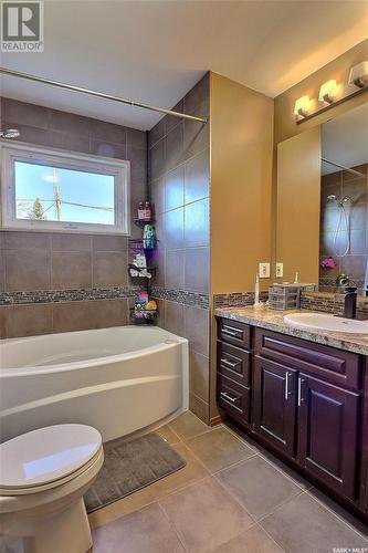 2634 6A Avenue W, Prince Albert, SK - Indoor Photo Showing Bathroom