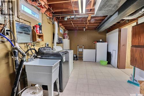 2634 6A Avenue W, Prince Albert, SK - Indoor Photo Showing Laundry Room