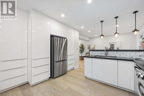 769 Sutherland Avenue, Newmarket, ON - Indoor Photo Showing Kitchen With Upgraded Kitchen