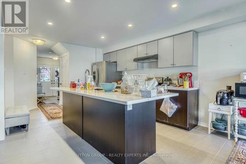 7993 Hackberry Trail, Niagara Falls, ON - Indoor Photo Showing Kitchen With Upgraded Kitchen