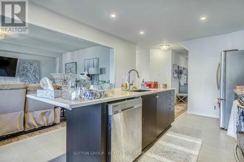 7993 Hackberry Trail, Niagara Falls, ON - Indoor Photo Showing Kitchen With Upgraded Kitchen