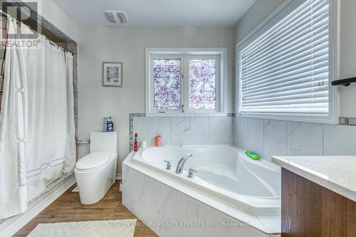 7993 Hackberry Trail, Niagara Falls, ON - Indoor Photo Showing Bathroom