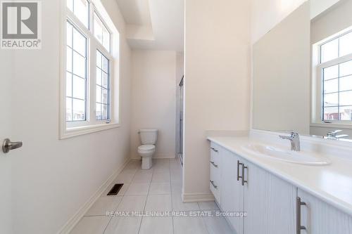 25 Lidstone Street, Cambridge, ON - Indoor Photo Showing Bathroom