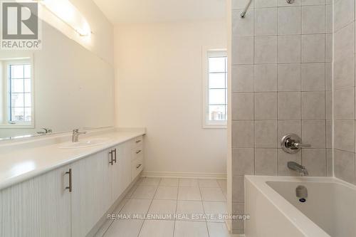 25 Lidstone Street, Cambridge, ON - Indoor Photo Showing Bathroom