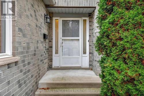 11 Willowtree Court, Hamilton, ON - Outdoor With Exterior