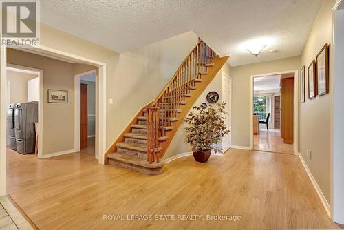 11 Willowtree Court, Hamilton, ON - Indoor Photo Showing Other Room