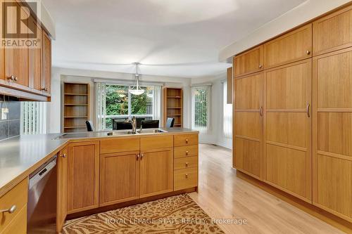 11 Willowtree Court, Hamilton, ON - Indoor Photo Showing Kitchen With Double Sink