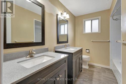 11 Willowtree Court, Hamilton, ON - Indoor Photo Showing Bathroom