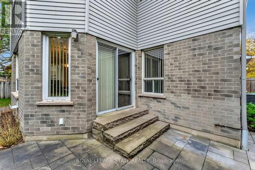 11 Willowtree Court, Hamilton, ON - Outdoor