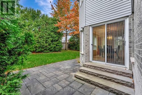 11 Willowtree Court, Hamilton, ON - Outdoor