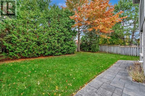 11 Willowtree Court, Hamilton, ON - Outdoor