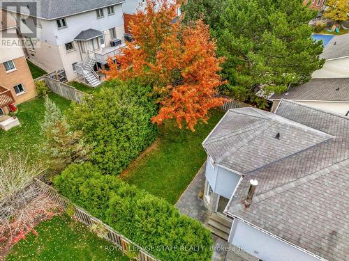 11 Willowtree Court, Hamilton, ON - Outdoor