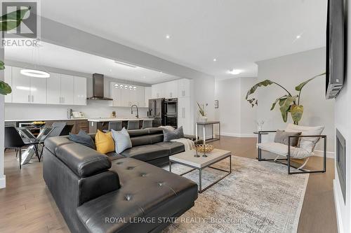 44 Fairgrounds Drive, Hamilton, ON - Indoor Photo Showing Living Room