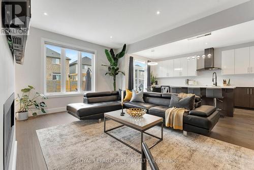 44 Fairgrounds Drive, Hamilton, ON - Indoor Photo Showing Living Room