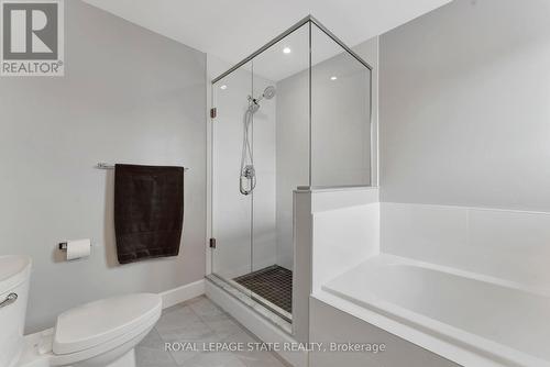 44 Fairgrounds Drive, Hamilton, ON - Indoor Photo Showing Bathroom