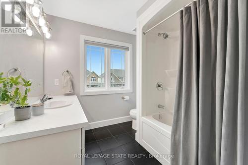 44 Fairgrounds Drive, Hamilton, ON - Indoor Photo Showing Bathroom