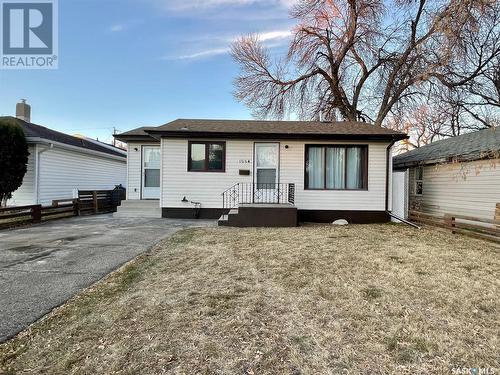 1054 Vaughan Street W, Moose Jaw, SK - Outdoor