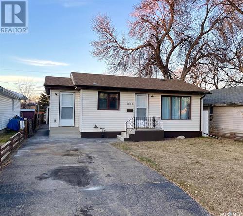 1054 Vaughan Street W, Moose Jaw, SK - Outdoor