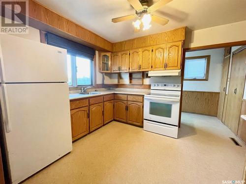 1054 Vaughan Street W, Moose Jaw, SK - Indoor Photo Showing Kitchen