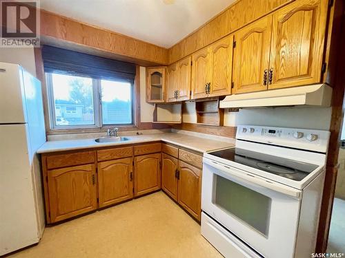 1054 Vaughan Street W, Moose Jaw, SK - Indoor Photo Showing Kitchen