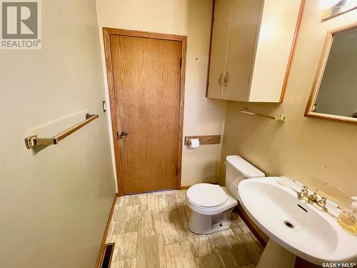 1054 Vaughan Street W, Moose Jaw, SK - Indoor Photo Showing Bathroom