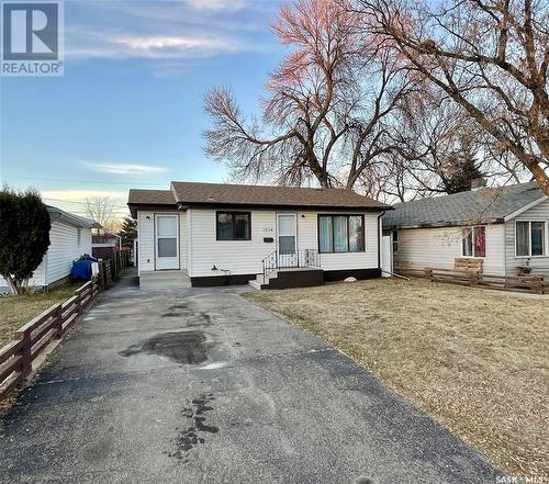 1054 Vaughan Street W, Moose Jaw, SK - Outdoor With Facade