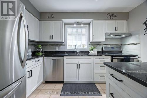 875 Fieldgate Circle, London, ON - Indoor Photo Showing Kitchen