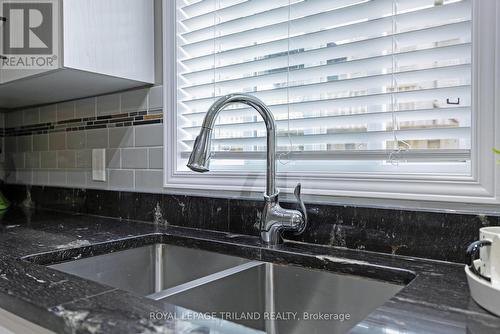 875 Fieldgate Circle, London, ON - Indoor Photo Showing Kitchen With Double Sink