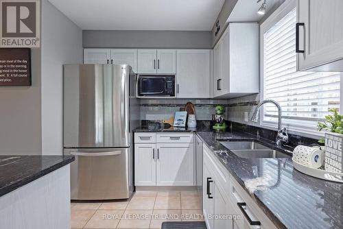 875 Fieldgate Circle, London, ON - Indoor Photo Showing Kitchen With Double Sink