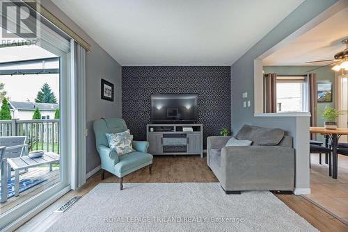 875 Fieldgate Circle, London, ON - Indoor Photo Showing Living Room