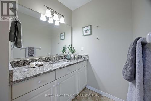 875 Fieldgate Circle, London, ON - Indoor Photo Showing Bathroom