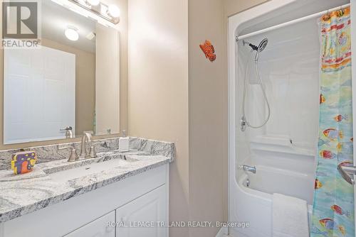 875 Fieldgate Circle, London, ON - Indoor Photo Showing Bathroom